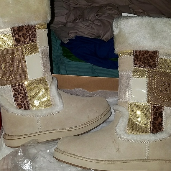 Guess - Picture 1 of 7